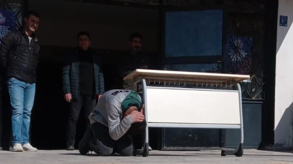  Okulumuzda deprem tatbikatı yapıldı.